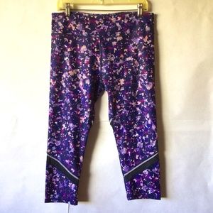 FABLETICS CAMO FLURRY PRINT CROPPED LEGGINGS